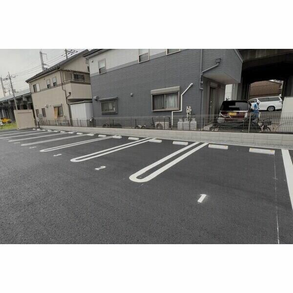 ��ʌ��������܎s�k�捡�H���̃A�p�[�g�̒��ԏ�