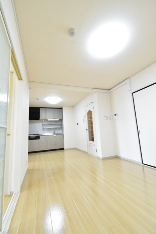 ��ʌ��������܎s�k��{�����Q���ڂ̃A�p�[�g�̋��ԁE���r���O