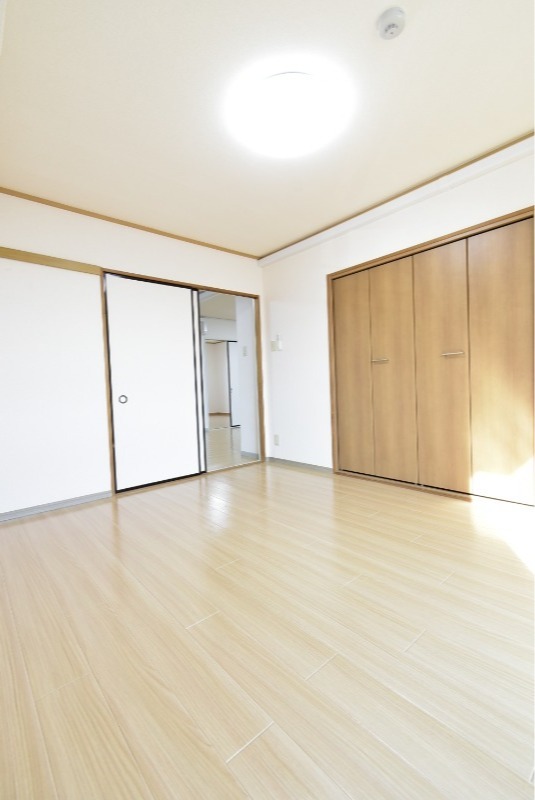 ��ʌ��������܎s�k��{�����Q���ڂ̃A�p�[�g�̂��̑������E�X�y�[�X