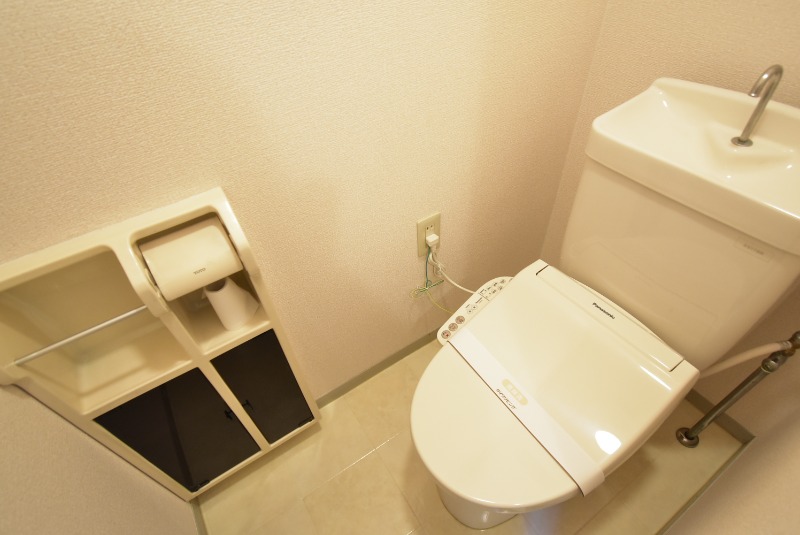 ��ʌ��������܎s�k��{�����Q���ڂ̃A�p�[�g�̃g�C��