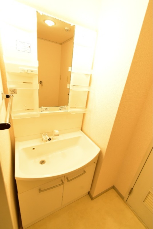 ��ʌ��������܎s�k��{�����Q���ڂ̃A�p�[�g�̐��ʏ�