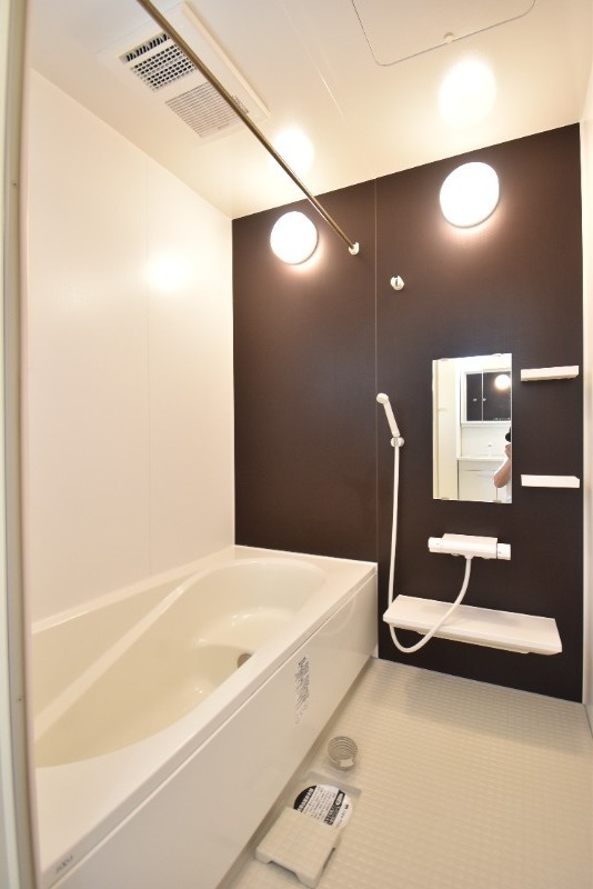 ��ʌ��������܎s���搼��{�P���ڂ̃e���X�n�E�X�̃o�X