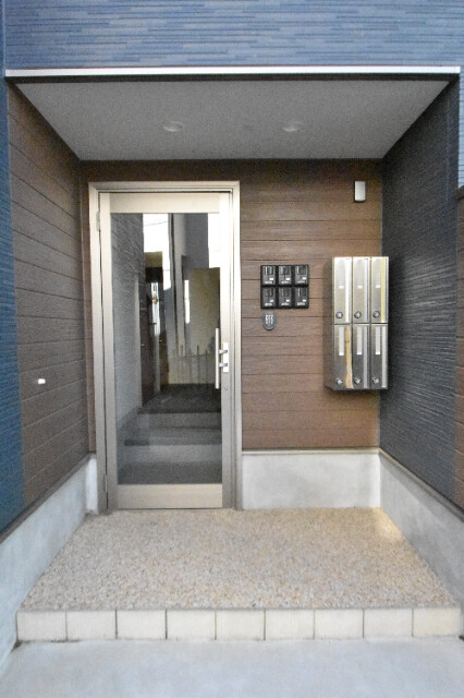 ��ʌ��������܎s�������a�c���Q���ڂ̃A�p�[�g�̃G���g�����X