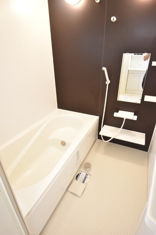 ��ʌ��������܎s���搼��{�P���ڂ̃e���X�n�E�X�̃o�X