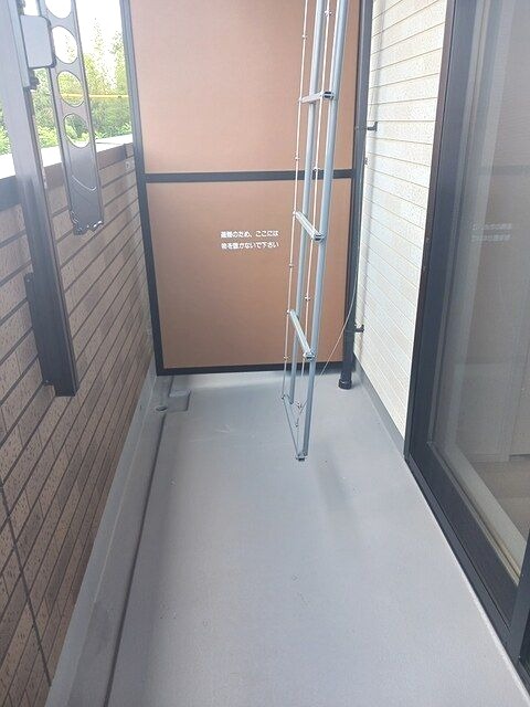 ��ʌ��������܎s������厚���V��̃A�p�[�g�̃o���R�j�[