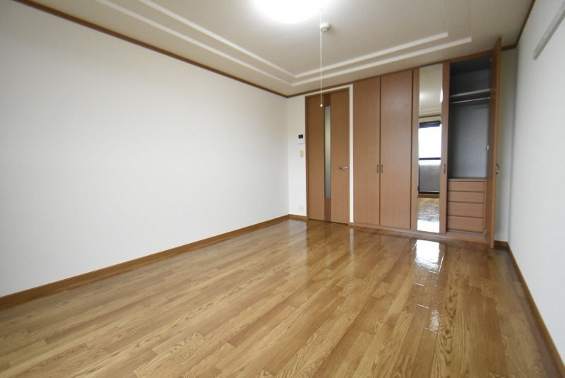 ��ʌ�����s�厚�����q��V�c�̃}���V�����̋��ԁE���r���O