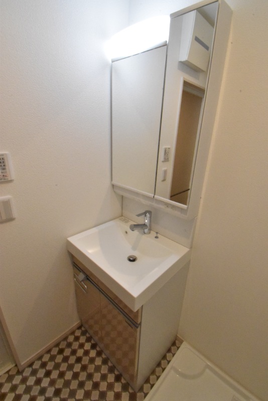 ��ʌ��z�J�s�z���J�R���ڂ̃}���V�����̐��ʏ�