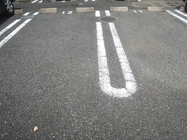 ��ʌ�����s�厚���~�J�̃A�p�[�g�̒��ԏ�