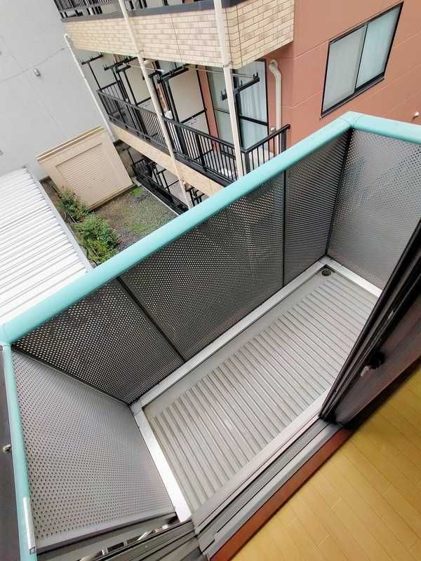 ��ʌ��������܎s������{�����R���ڂ̃A�p�[�g�̃o���R�j�[