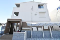 ��ʌ��������܎s�������a�c���Q����1018-1�̃A�p�[�g�̌����O��