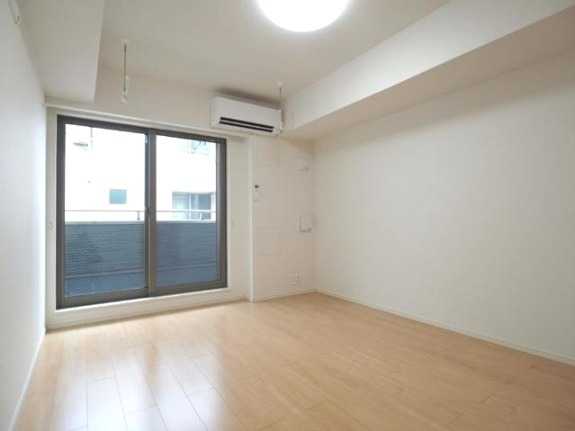 ��ʌ������s�����Q���ڂ̃A�p�[�g�̋��ԁE���r���O