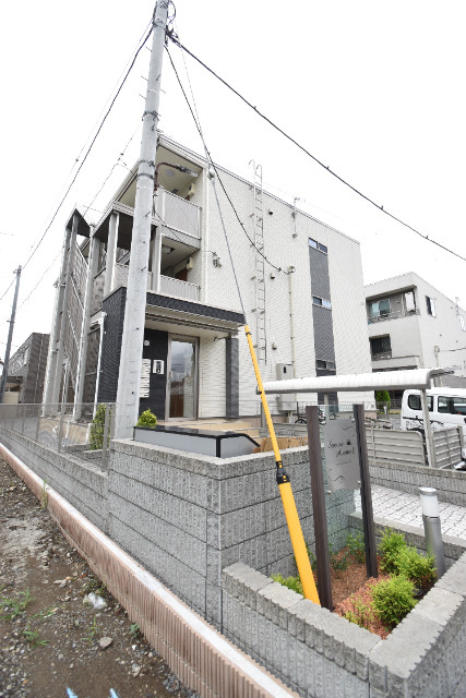 ��ʌ������s�����Q���ڂ̃A�p�[�g�̌����O��