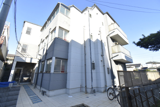 ��ʌ��������܎s�����擌��{�R���ڂ̃}���V�����̌����O��