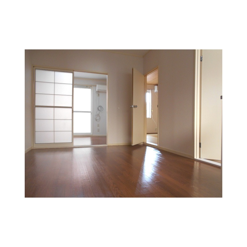 ��ʌ�����s�厚���s�̍��݂̃A�p�[�g�̋��ԁE���r���O