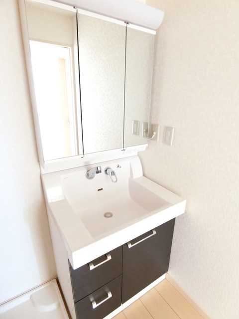 ��ʌ��������܎s�����擌��{�R���ڂ̃}���V�����̐��ʏ�