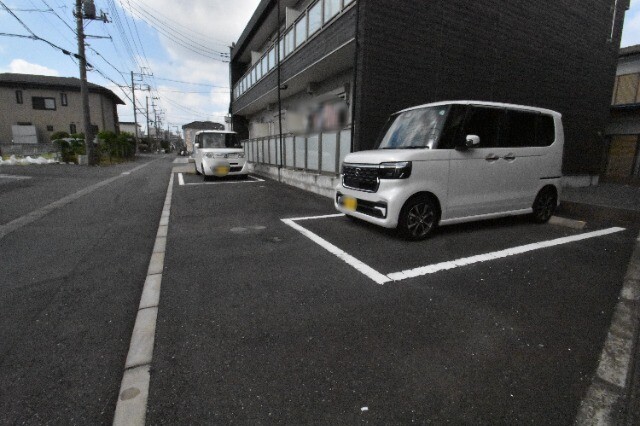 ��ʌ��������܎s��΋���̏o���̃A�p�[�g�̒��ԏ�