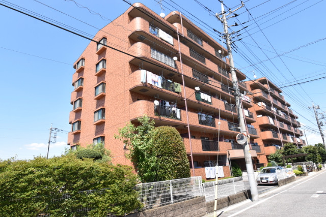 ��ʌ�����s�k����Q����8-12�̃}���V�����̌����O��