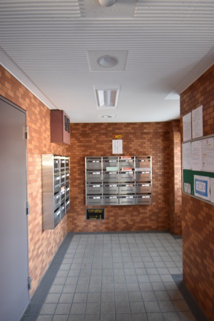 ��ʌ�����s�k����Q���ڂ̃}���V�����̃G���g�����X