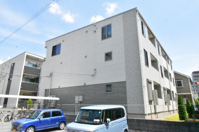 ��ʌ������s�����Q���ڂ̃A�p�[�g�̌����O��