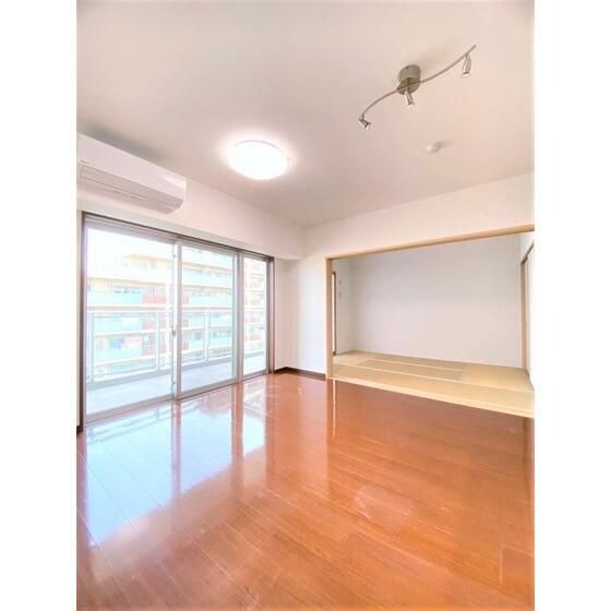 ��ʌ��z�J�s���C�N�^�E���W���ڂ̃}���V�����̋��ԁE���r���O