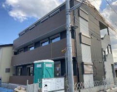 ��ʌ������s�������̃A�p�[�g�̌����O��