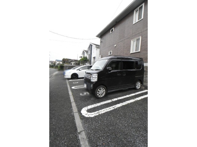 ��ʌ�����s�厚�����̃A�p�[�g�̒��ԏ�