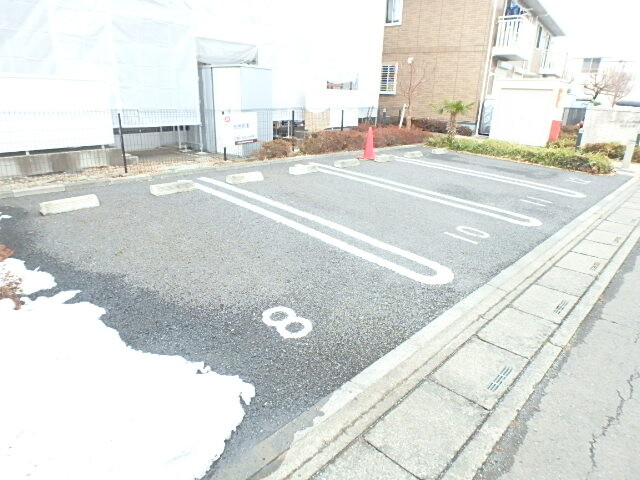 ��ʌ��������܎s�k��{�����̃A�p�[�g�̒��ԏ�