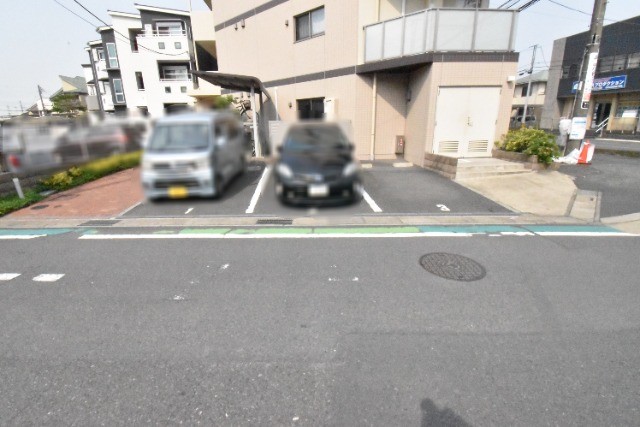 ��ʌ�����s������S���ڂ̃}���V�����̒��ԏ�