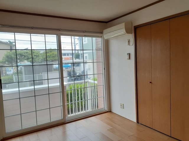 ��ʌ������s���W���ڂ̃A�p�[�g�̋��ԁE���r���O