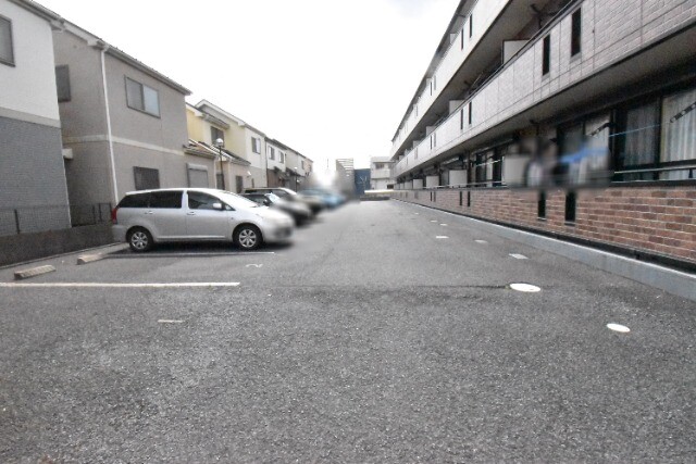 ��ʌ��z�J�s���������̃A�p�[�g�̒��ԏ�