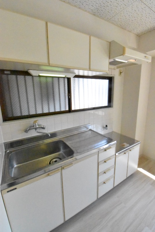 ��ʌ��������܎s�΋擌�Y�a�S���ڂ̃}���V�����̃L�b�`��