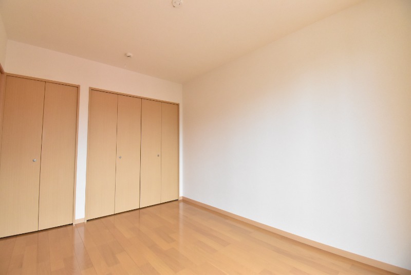 ��ʌ�����s�厚�҂̃A�p�[�g�̐Q��