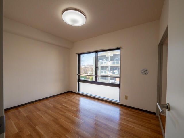 ��ʌ��z�J�s�����R���ڂ̃}���V�����̋��ԁE���r���O