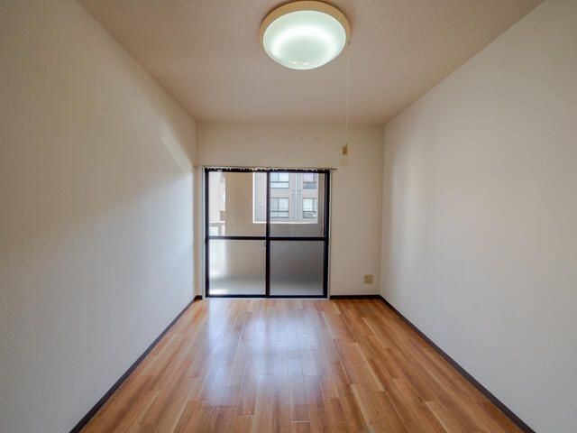 ��ʌ��z�J�s�����R���ڂ̃}���V�����̋��ԁE���r���O