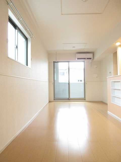 ��ʌ��@�c�s���m�؂P���ڂ̃A�p�[�g�̋����E���r���O