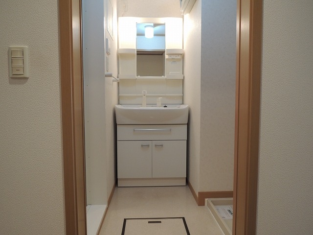 ��ʌ�����s�厚���˂̃A�p�[�g�̐��ʏ�