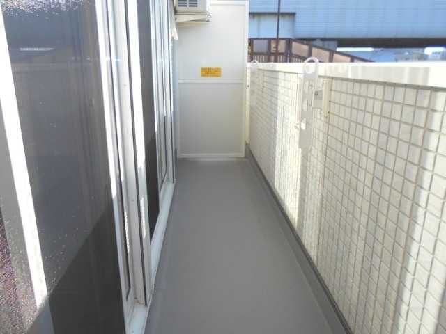 ��ʌ������s�������̃A�p�[�g�̃o���R�j�[