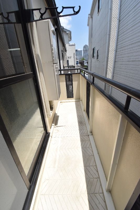 ��ʌ��������܎s������{�����T���ڂ̃A�p�[�g�̃o���R�j�[