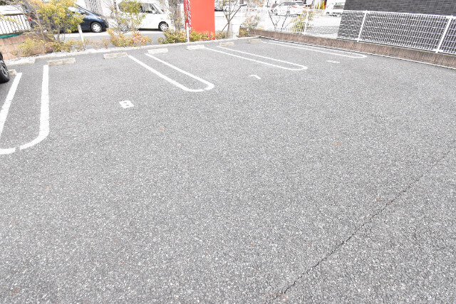 ��ʌ��z�J�s���C�N�^�E���P���ڂ̃}���V�����̒��ԏ�