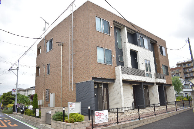 ��ʌ��������܎s��{��听���Q���ڂ̃A�p�[�g�̌����O��