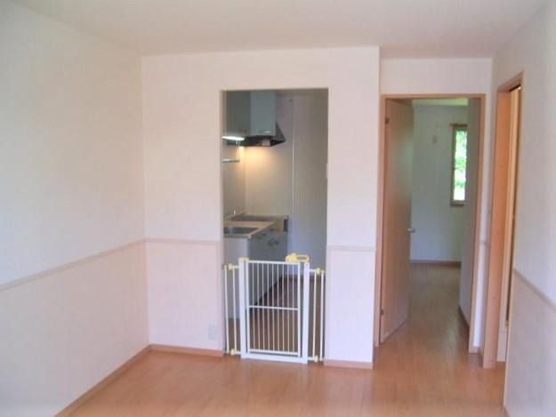 ��ʌ�����s�厚�ΐ_�̃A�p�[�g�̋��ԁE���r���O