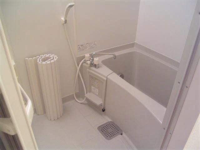 ��ʌ�����s�厚�ΐ_�̃A�p�[�g�̃o�X