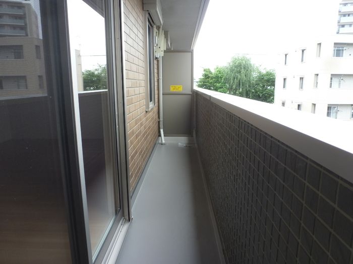 ��ʌ�����s�؂S���ڂ̃A�p�[�g�̃o���R�j�[