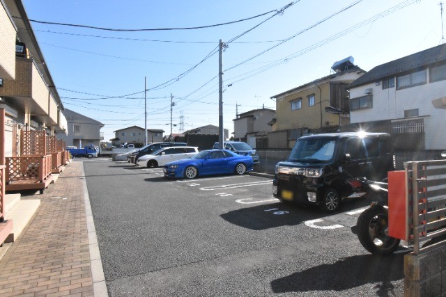 ��ʌ�����s�厚�ΐ_�̃A�p�[�g�̒��ԏ�