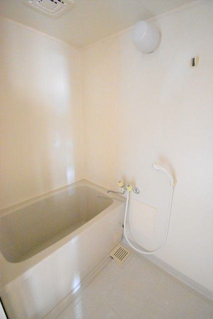 ��ʌ��������܎s�΋揼�؂P���ڂ̃A�p�[�g�̃o�X