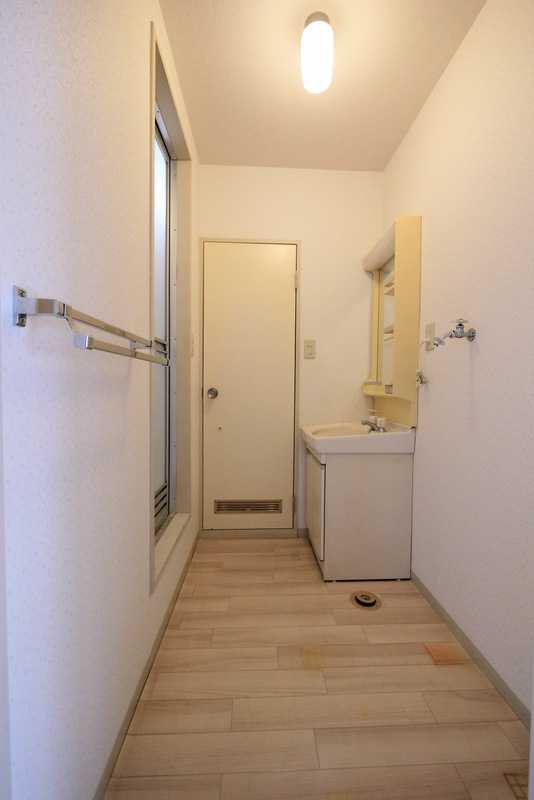 ��ʌ��������܎s�k����i���Q���ڂ̃A�p�[�g�̐��ʏ�