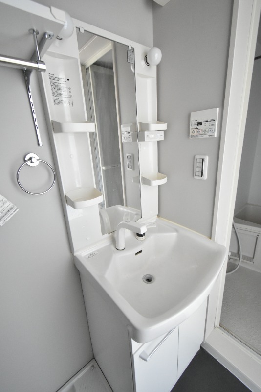 ��ʌ��������܎s�k�擌�听���P���ڂ̃A�p�[�g�̐��ʏ�