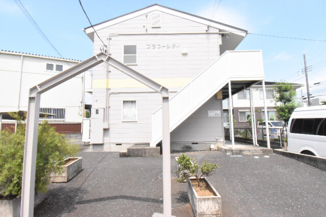 ��ʌ��������܎s�΋揼�؂P���ڂ̃A�p�[�g�̃G���g�����X