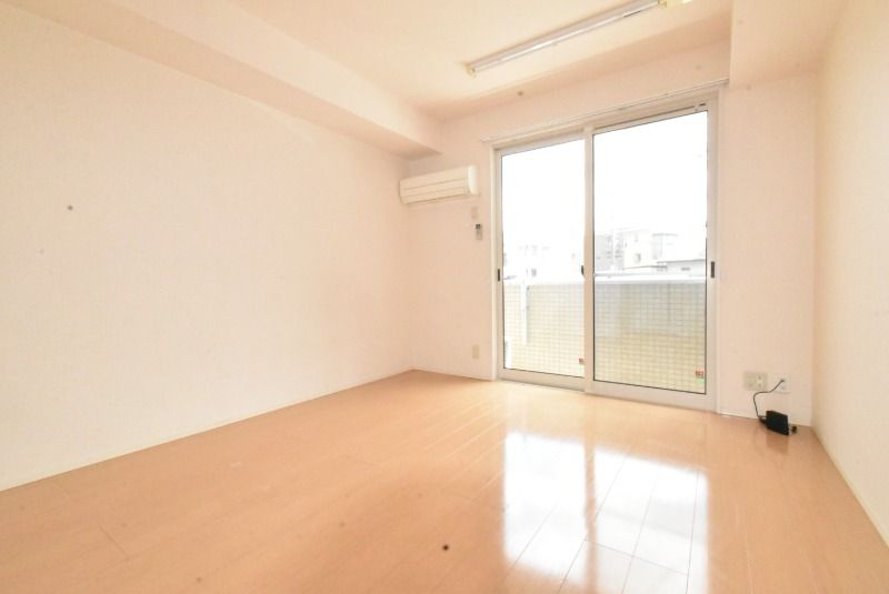 ��ʌ��z�J�s�k�z�J�Q���ڂ̃A�p�[�g�̋��ԁE���r���O