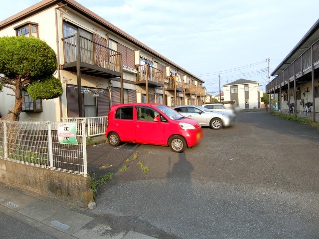 ��ʌ��z�J�s�J�����P���ڂ̃A�p�[�g�̒��ԏ�